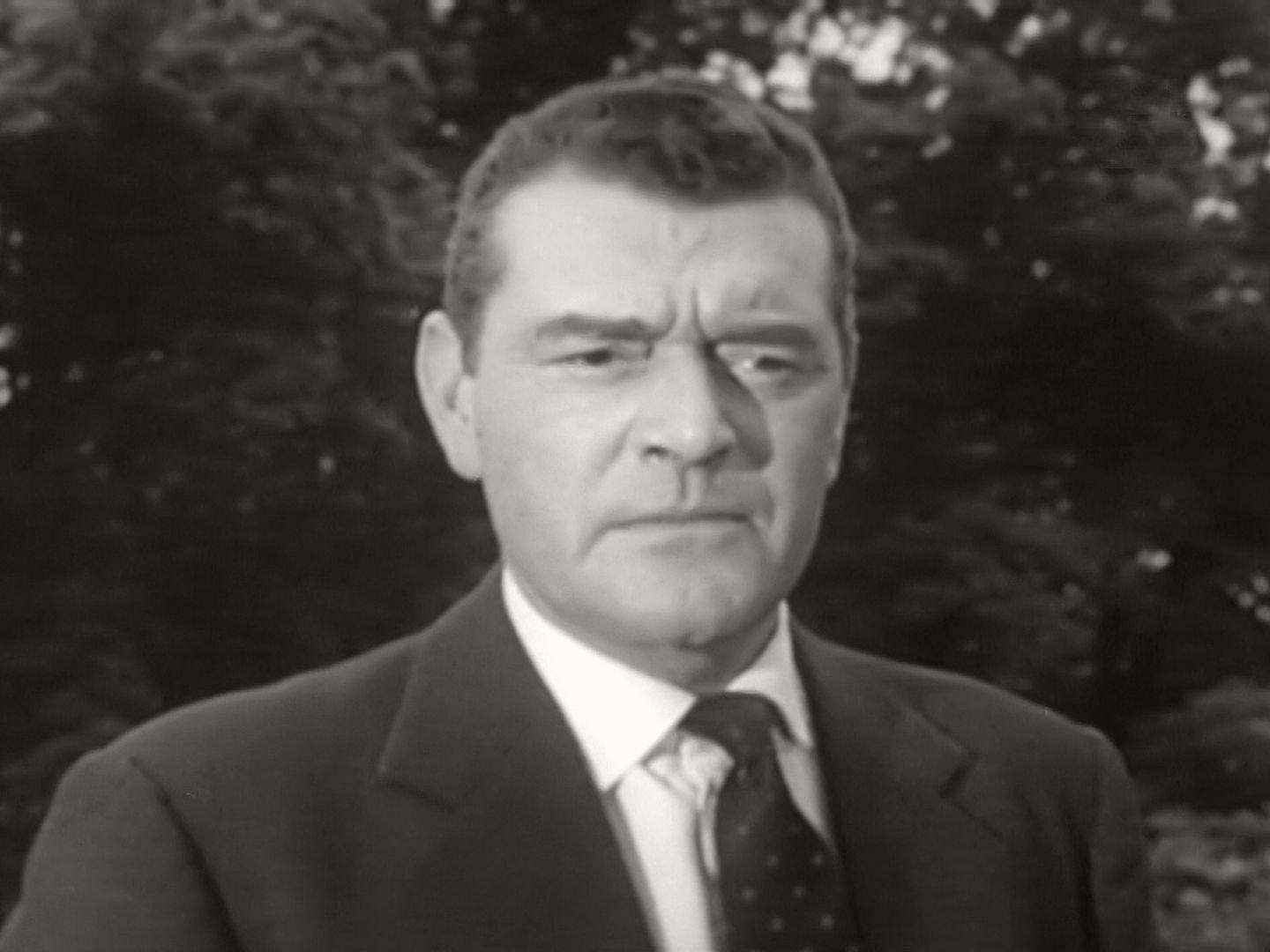 Screenshot from the 1959 ‘The Battle of the Bridge’ episode of The Four Just Men (1959-1960) (2) featuring Jack Hawkins (as Ben Manfred)