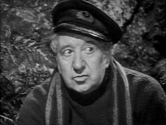 Will Fyffe (as Aeneas McGrath) in a screenshot from The Brothers (1947) (2)