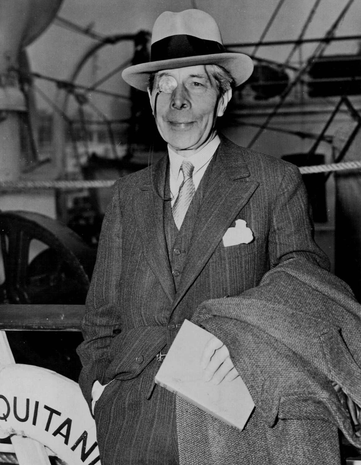 Arriving from Europe. New York City: – photo shows: – George Arliss, well known British film star, as he arrived on board the SS Aquitania, en route to the film capital. Mr Arliss is returning to the States after spending a vacation in his native England.