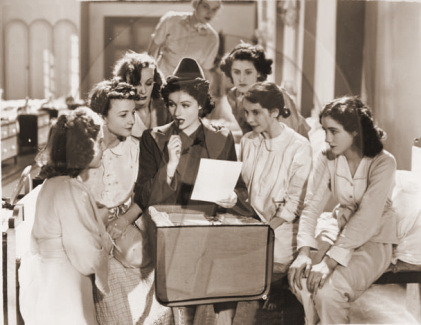 Margaret Lockwood (as Leslie James) in a photograph from A Girl Must Live (1939) (8)