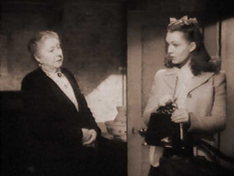 Renee Gadd (as Mrs Parsons) and Jean Kent (as Gwen Rawlings) in a screenshot from Good-Time Girl (1948) (4)