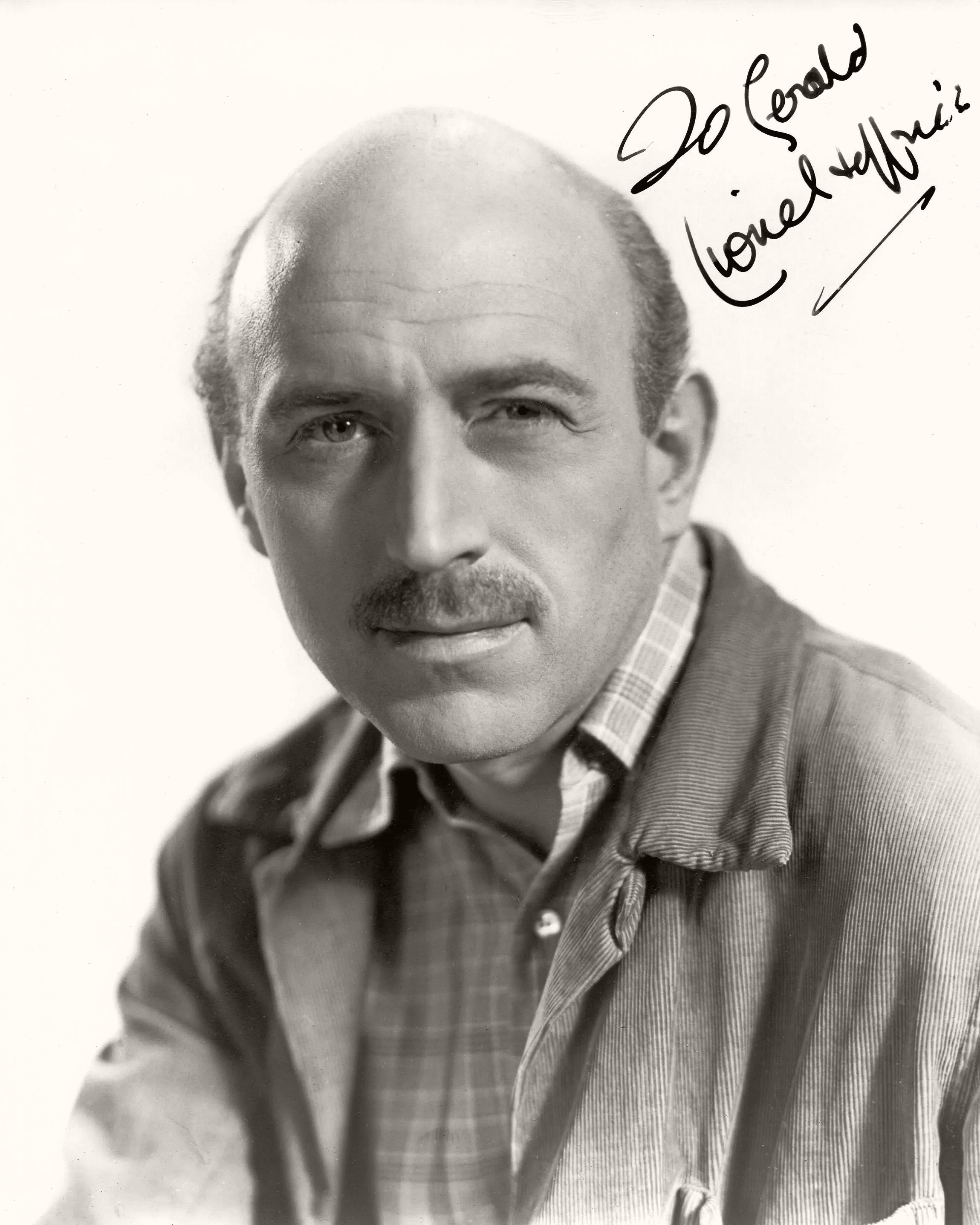 Autographed photo of British actor, Lionel Jeffries (1)