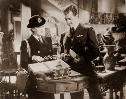 Phyllis Calvert (as Clarissa Richmond) and Stewart Granger (as Peter/Swinton Rokeby) in a photograph from The Man in Grey (1943) (11)