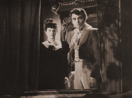 Margaret Lockwood (as Hesther Shaw) and James Mason (as Marquis of Rohan) in a photograph from The Man in Grey (1943) (5)