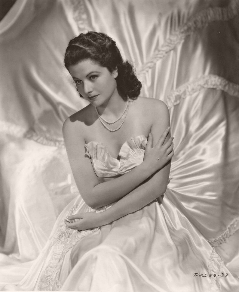 Margaret Lockwood in a slinky formal dress in a 1930s Paramount Pictures publicity photo (1) In romantic role. Lovely Margaret Lockwood, young English player with but one Hollywood screen role to her credit previously, appears opposite Douglas Fairbanks Jr, and with the noted Scotch character actor, Will Fyffe, in the feminine lead of ‘Rulers of the Seas’, new Frank Lloyd production for Paramount