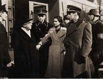 Margaret Lockwood (as Anna Bomasch) and Rex Harrison (as Gus Bennett) in a photograph from Night Train to Munich (1940) (4)