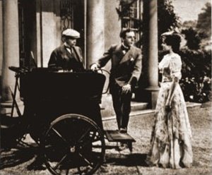 James Mason (as Mr. Smedhurst), Dennis Price (as Dr. Selbie) and Margaret Lockwood (as Annette) in a photograph from A Place of One’s Own (1945) (1)