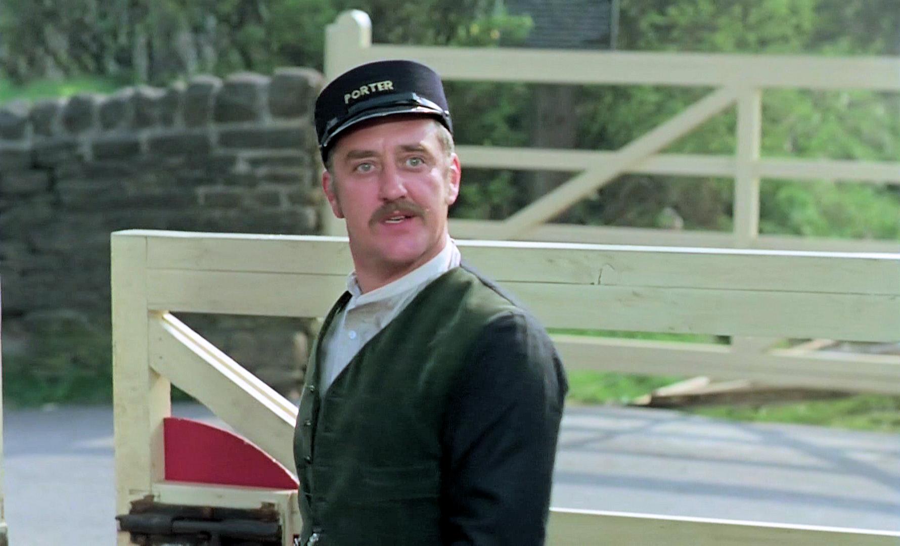 Screenshot from The Railway Children (1970) (9) featuring Bernard Cribbins (as Albert Perks)
