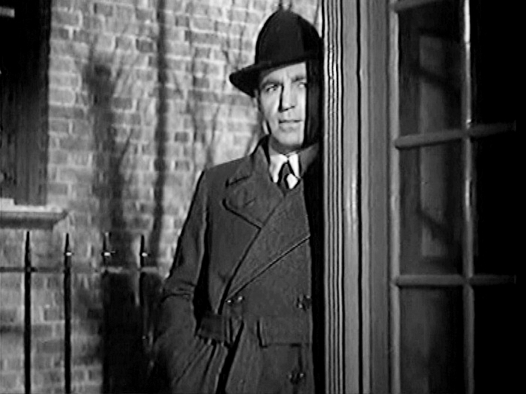 Screenshot from Suspected Person (1942) (1) featuring David Farrar