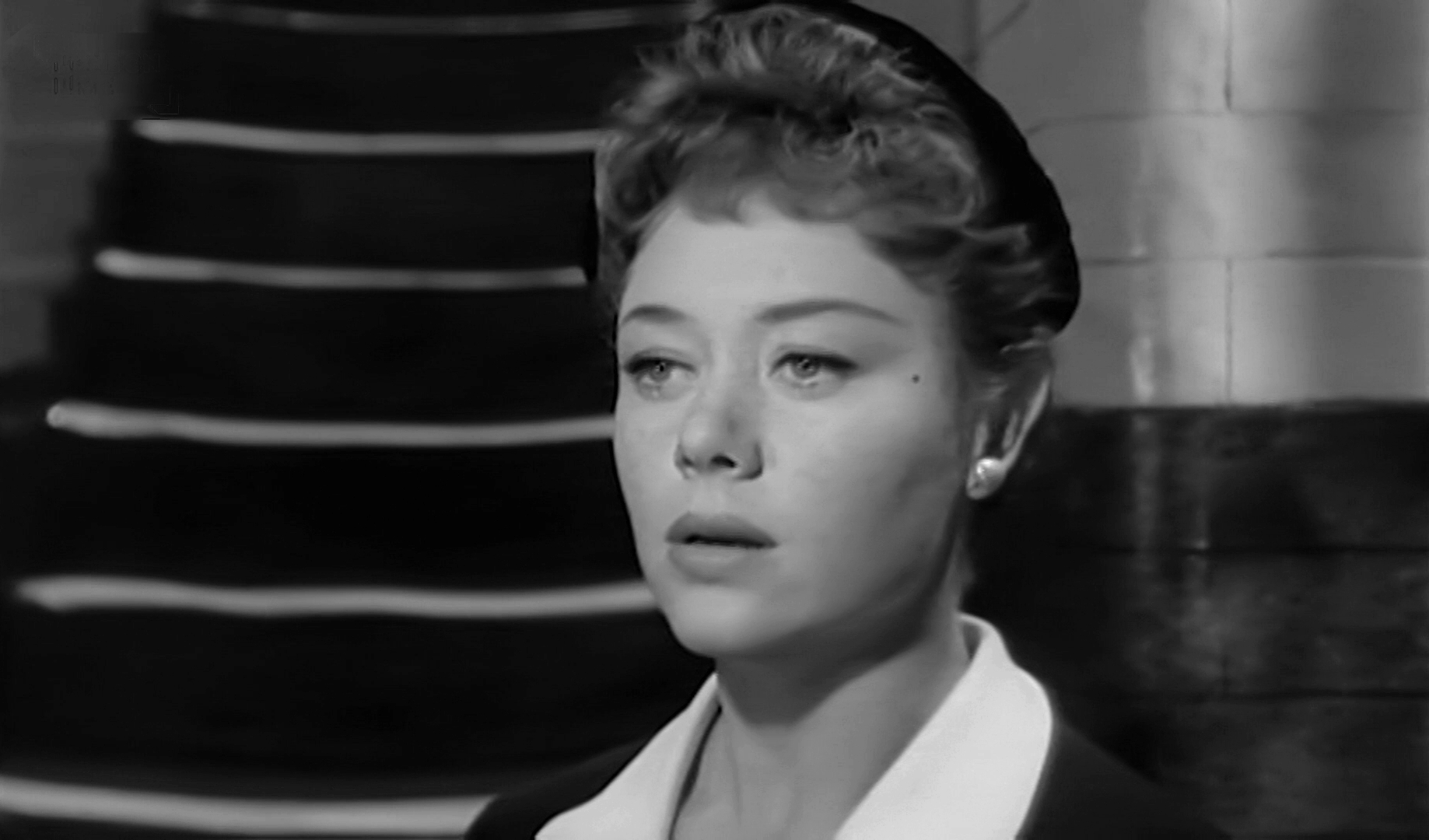 Screenshot from The Weak and the Wicked (1954) (1) featuring Glynis Johns